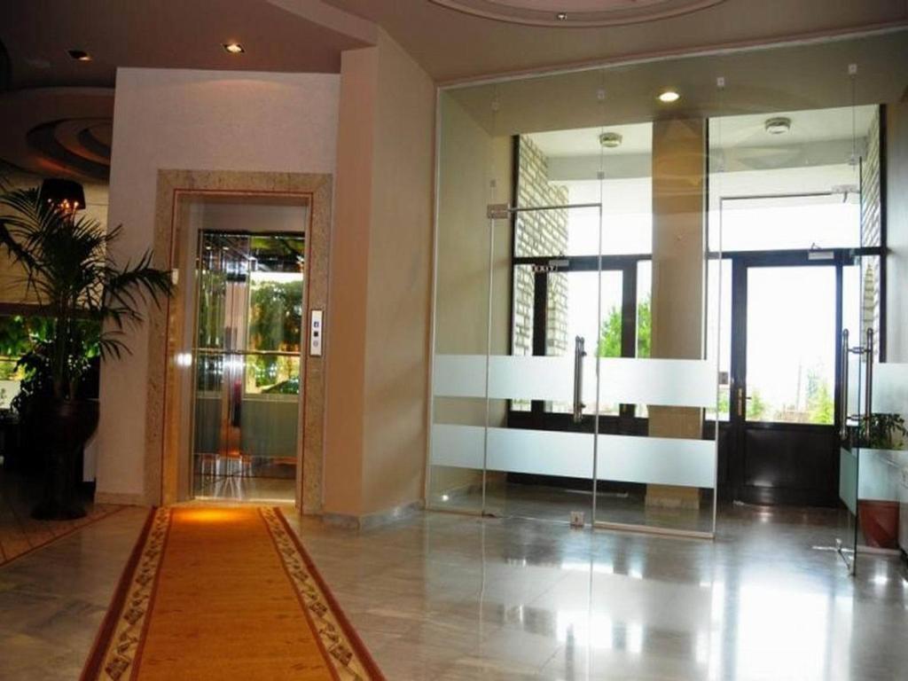 Hotel George 코르처 외부 사진